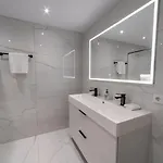 Frontline Sea Views - Pool - Center Апартаменты Торевьиа