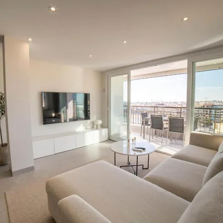 Frontline Sea Views - Pool - Center