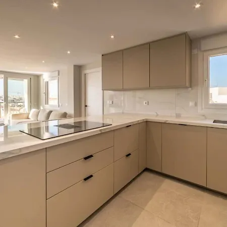 Frontline Sea Views - Pool - Center Apartment *