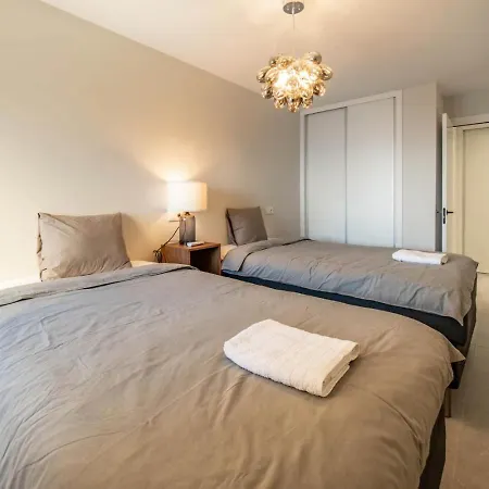 Frontline Sea Views - Pool - Center Apartment *
