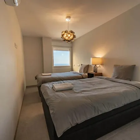 Frontline Sea Views - Pool - Center Apartment