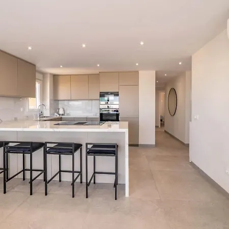 Frontline Sea Views - Pool - Center דירה טורבייחה