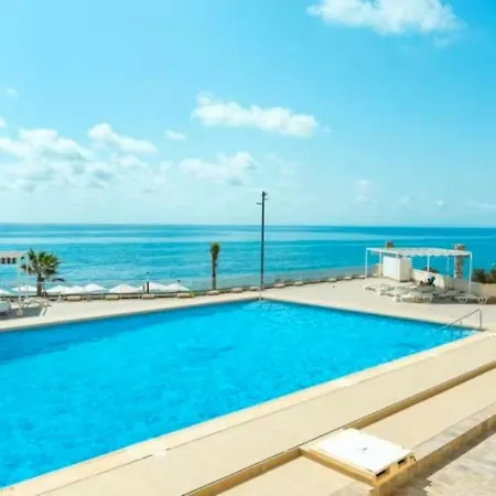 Frontline Sea Views - Pool - Center Apartment *