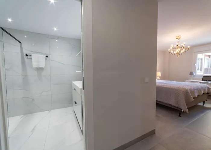 Apartamento Frontline Sea Views - Pool - Center *