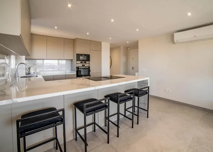 Frontline Sea Views - Pool - Center *