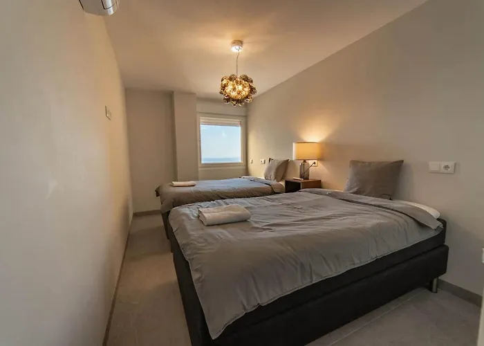 Frontline Sea Views - Pool - Center Apartamento