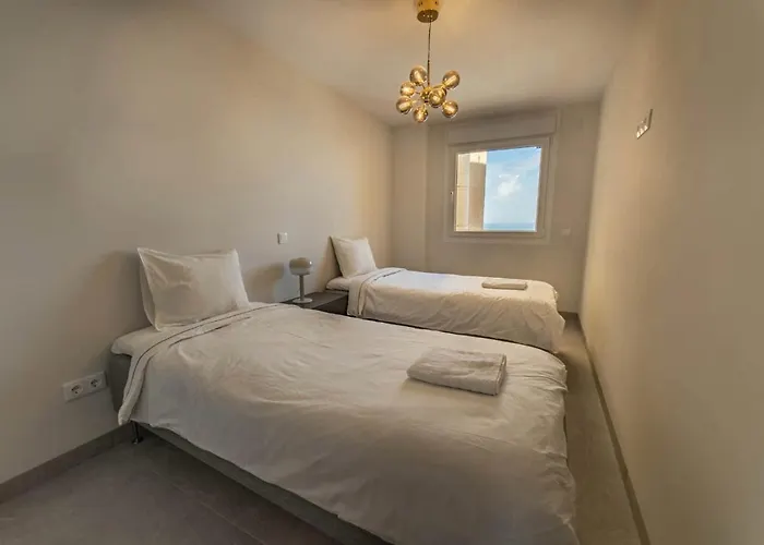 Frontline Sea Views - Pool - Center Apartamento