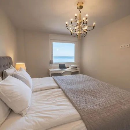 Apartmán Frontline Sea Views - Pool - Center Torrevieja