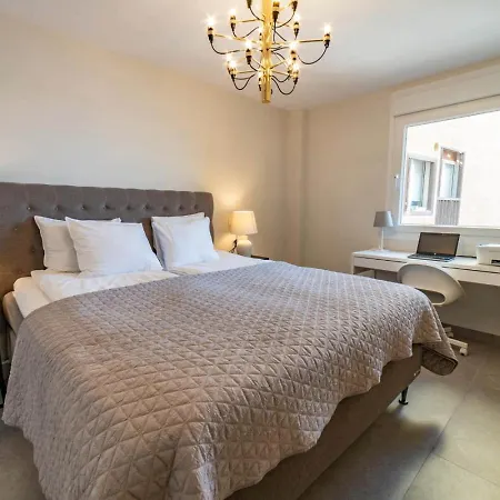 Apartmán Frontline Sea Views - Pool - Center *