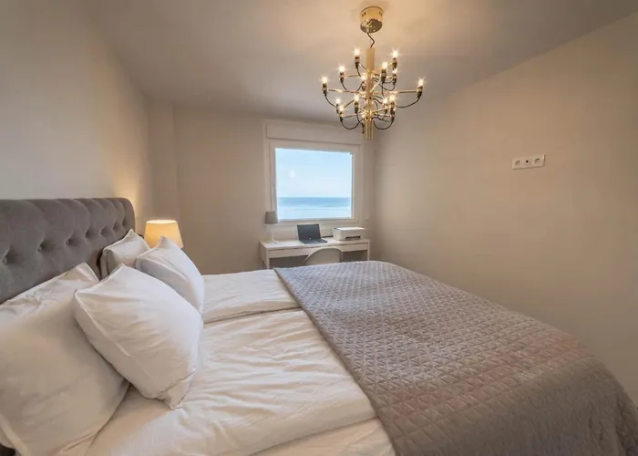 Apartment Frontline Sea Views - Pool - Center Torrevieja