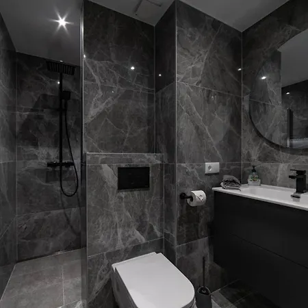 Διαμέρισμα Frontline Sea Views - Pool - Center *