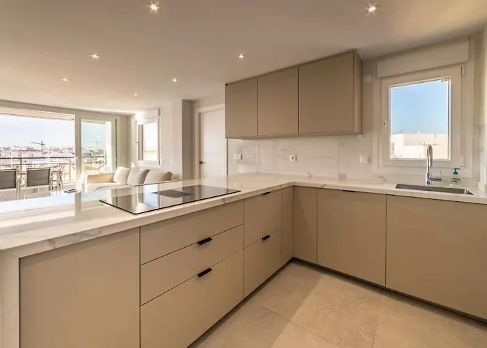 Frontline Sea Views - Pool - Center Appartement *