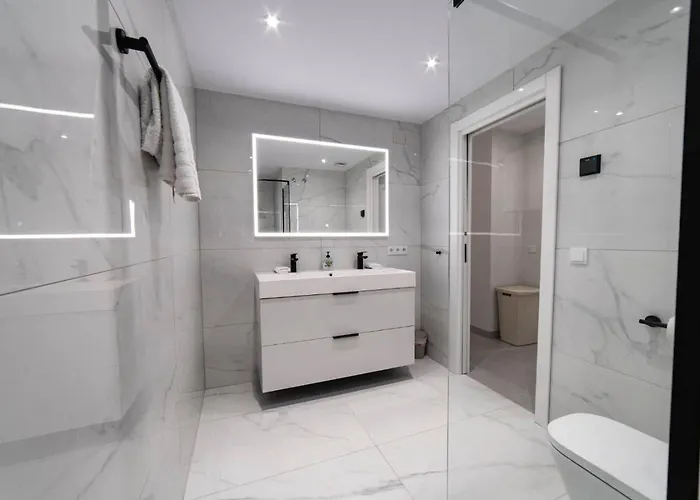 Frontline Sea Views - Pool - Center Appartement *